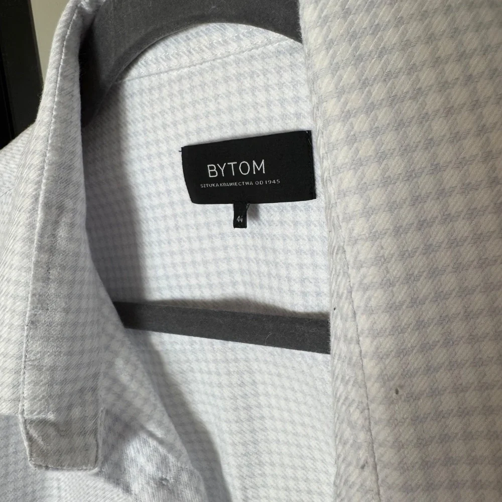 BYTOM Button Up - Picture 2 of 7